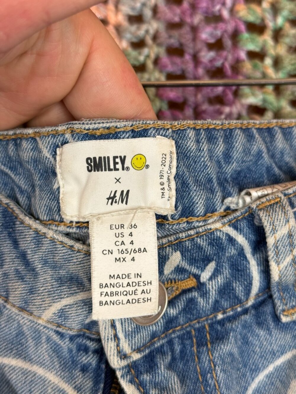 H&M Smiley Highrise Jeans (Size 4) - Picture 2 of 4